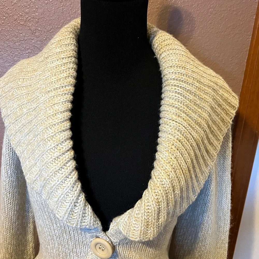Chic Cream Button-Up Cardigan - Picture 3 of 4